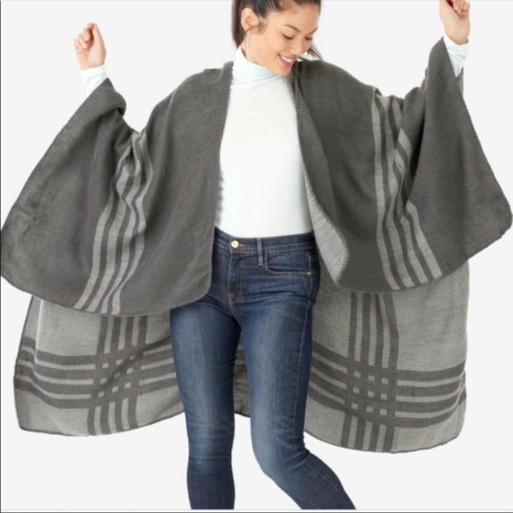 BB DAKOTA Reversible Poncho Grey